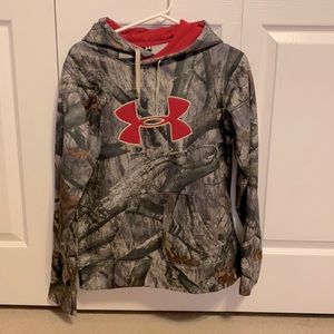 Camo Under armor sweatshirt